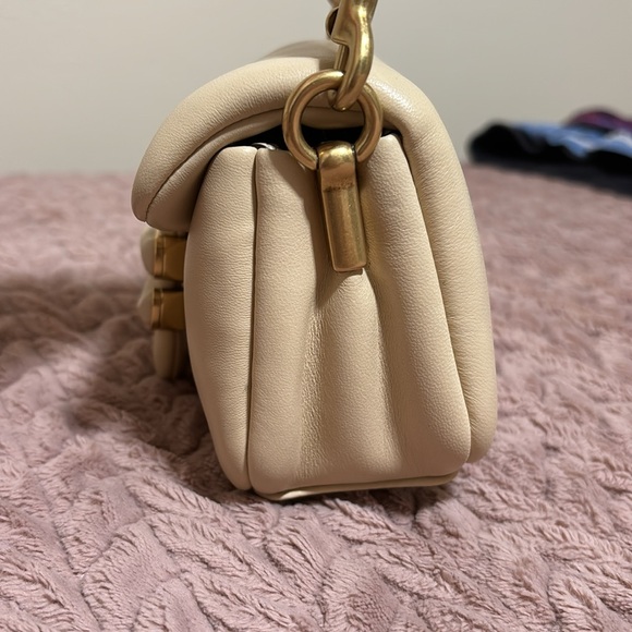 Coach Pillow Tabby 18 - Picture 3 of 8